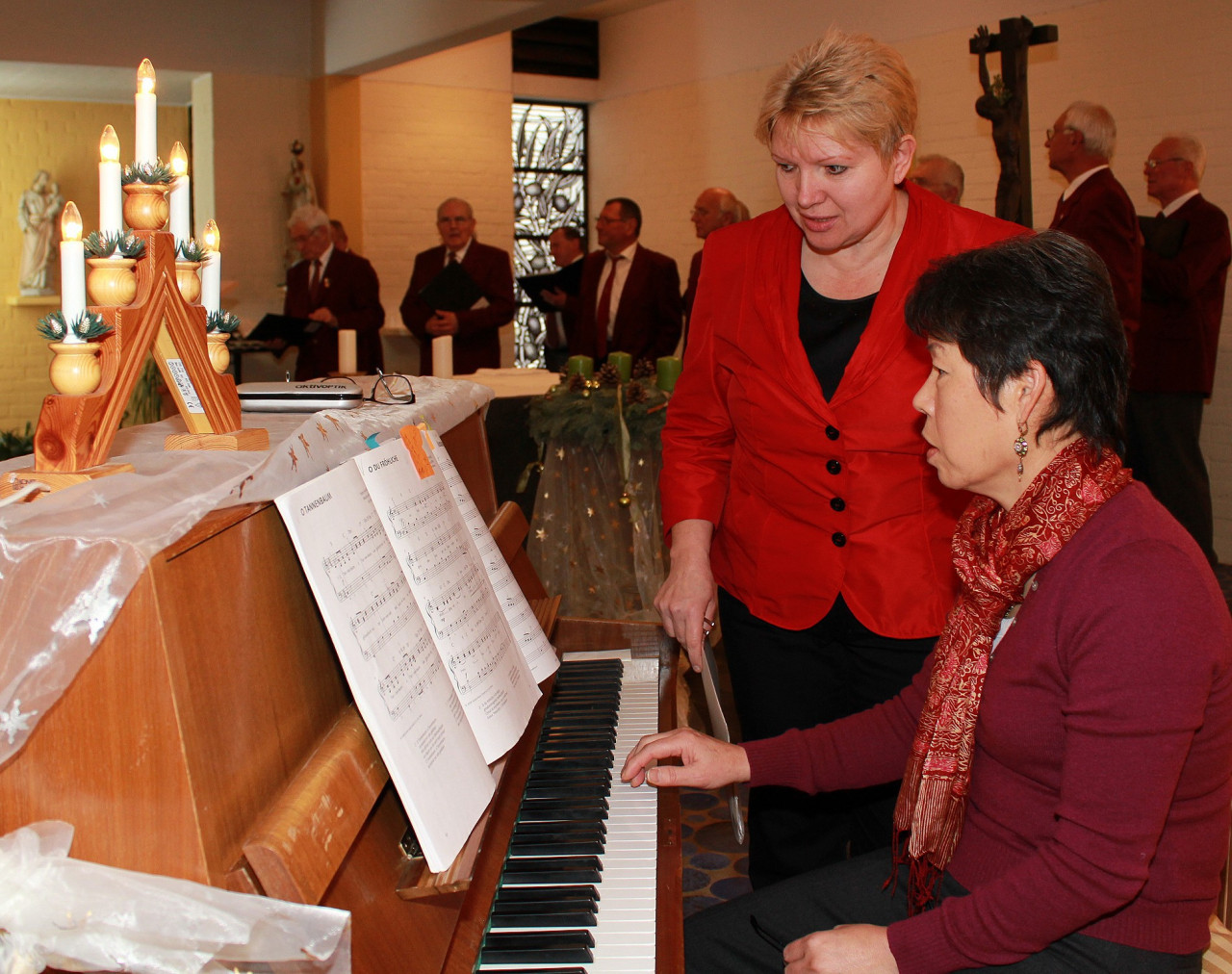 Chorleiterin Galina Schmidt und Tehnim Schönecker