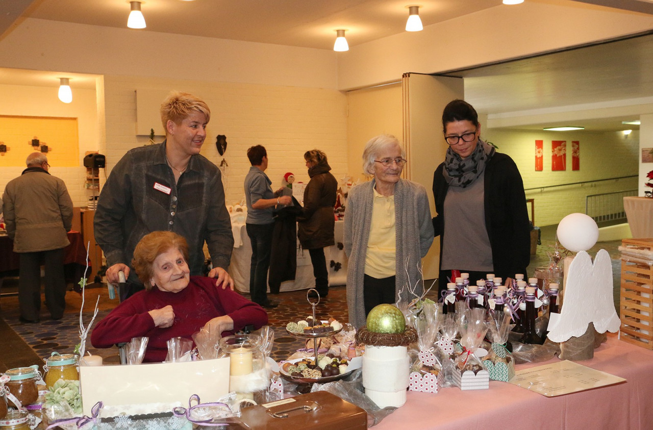 Traditioneller Weihnachtsmarkt im Haus am See