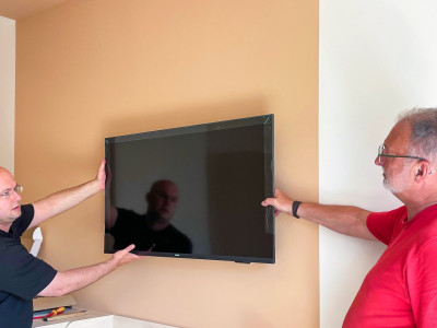 KW 26: Der erste Fernseher hängt